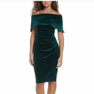 NWT Vince Camuto green velvet strapless dress